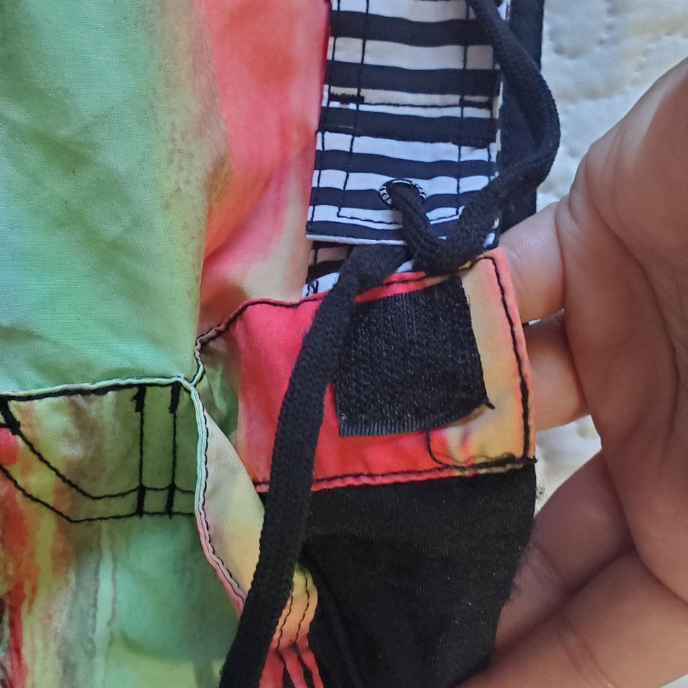 Shorts - Picture 3 of 7
